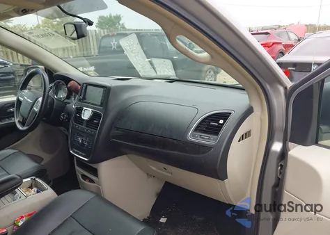 2016 Chrysler Town & Country Touring z USA, uszkodzony, nr VIN 2C4RC1BG6GR287262